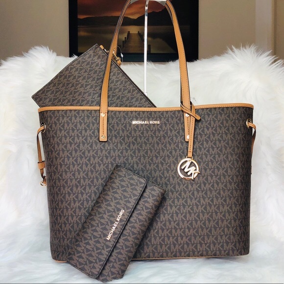 Michael Kors Handbags - ❤️Make An Offer❤️NWT Michael Kors Jet Set Combo